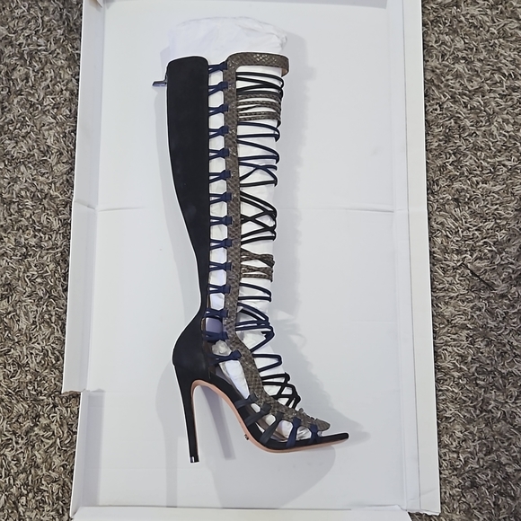 5B Schutz Nobuck/watersnake black/mineral gray boot - Picture 1 of 5